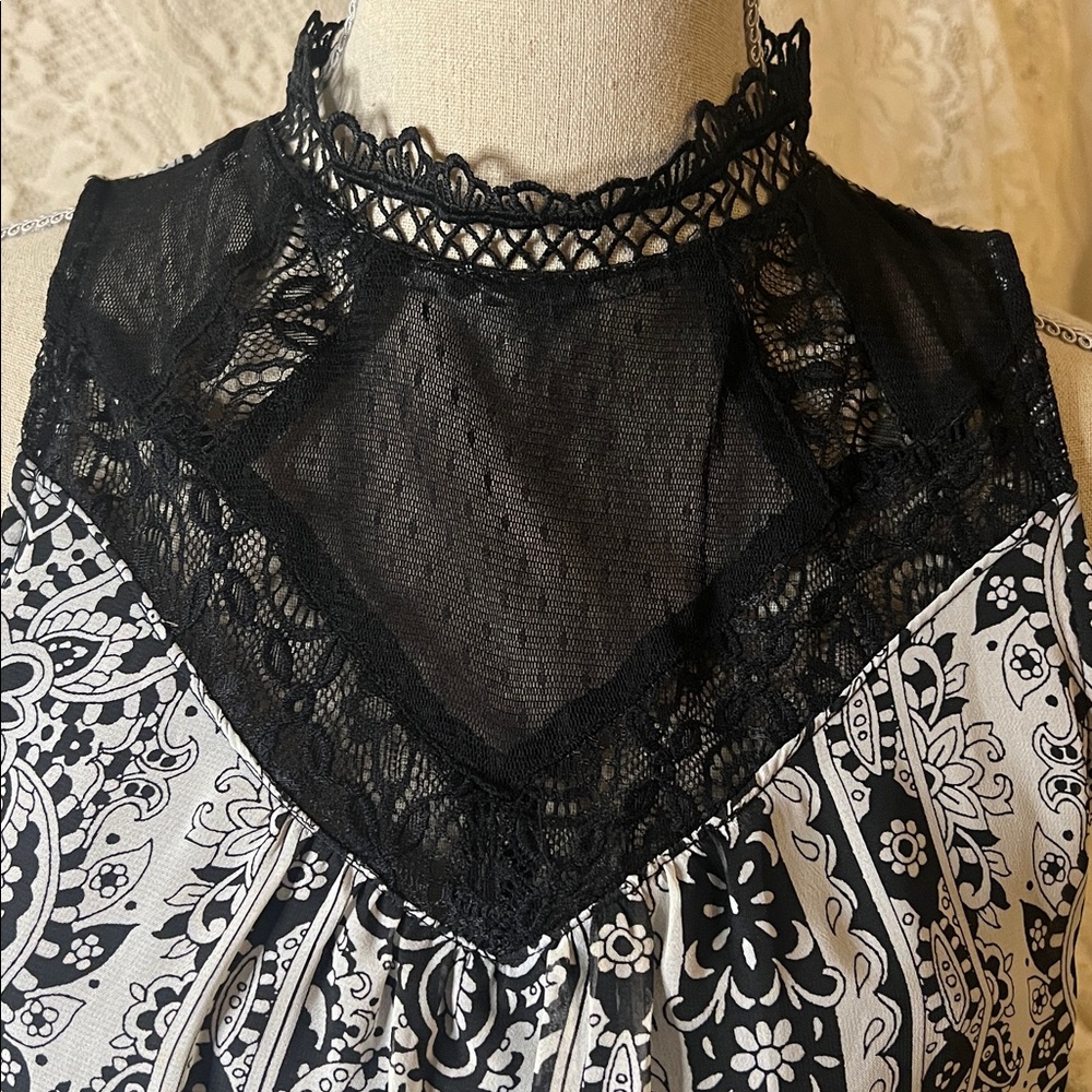 Iz Byer black and white Lace sleeveless top. - Picture 6 of 10